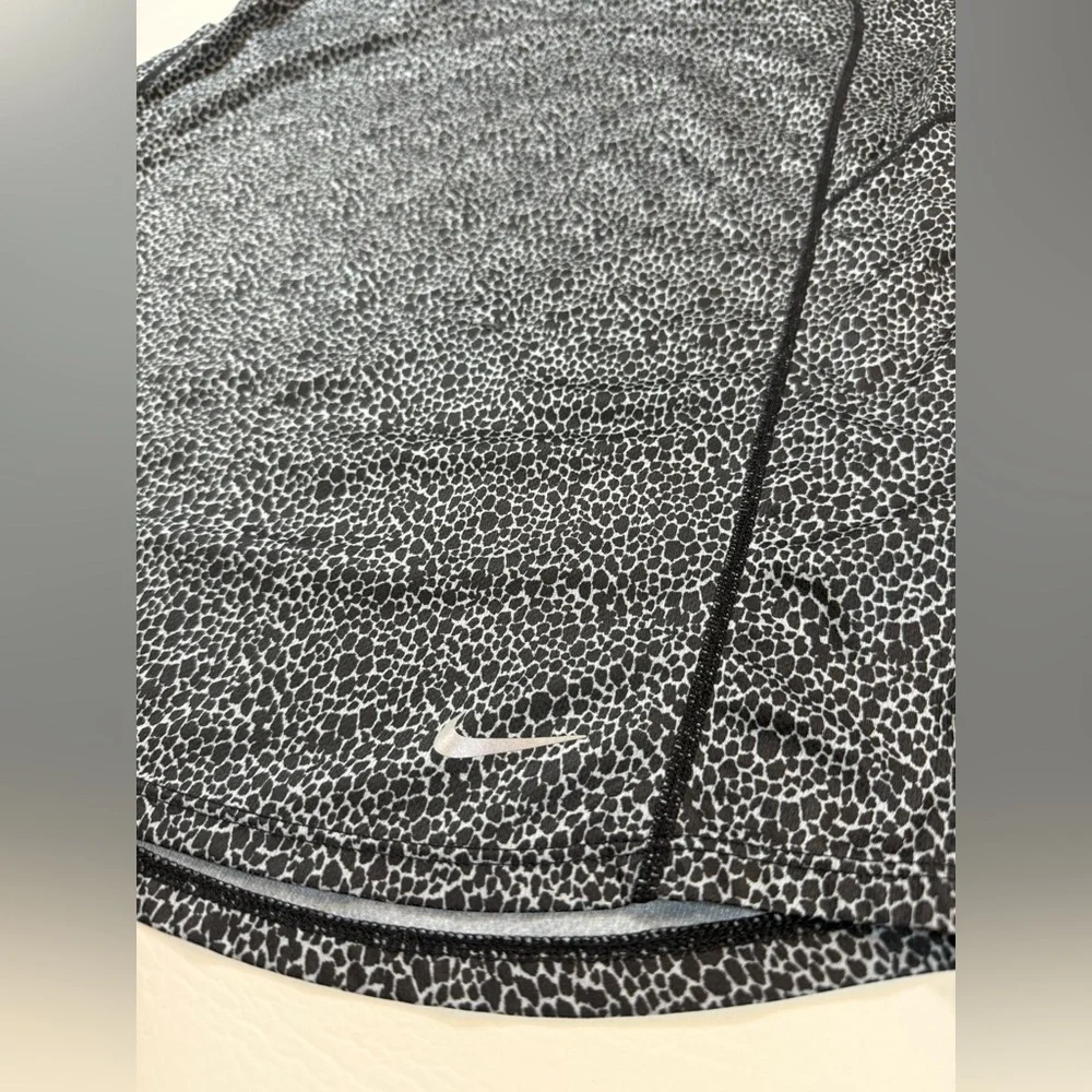 Nike Dri-Fit Racerback tank women’s small black pattern (bin W)